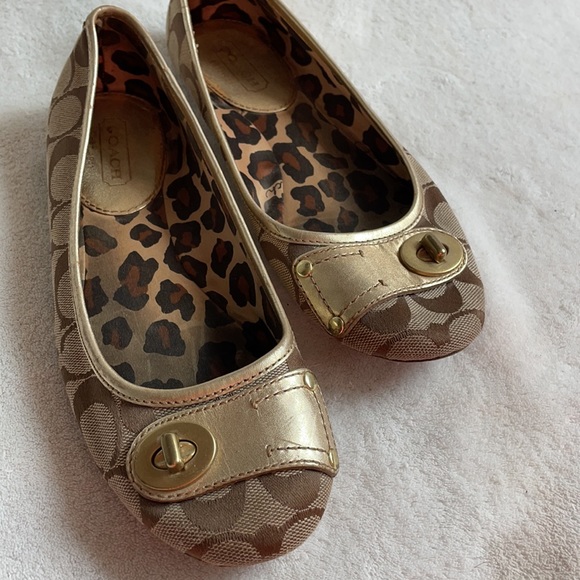 Coach Lauren flats in gold signature C canvas print size 7.5 - Picture 6 of 7